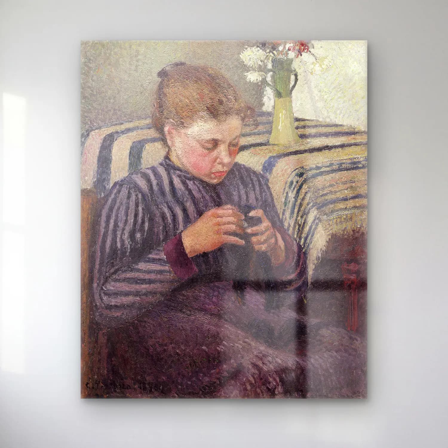 Camille Pissarro – Woman Mending cam tablo — Camille Pissarro – Woman Mending — empresyonist kız çocuğu portresi