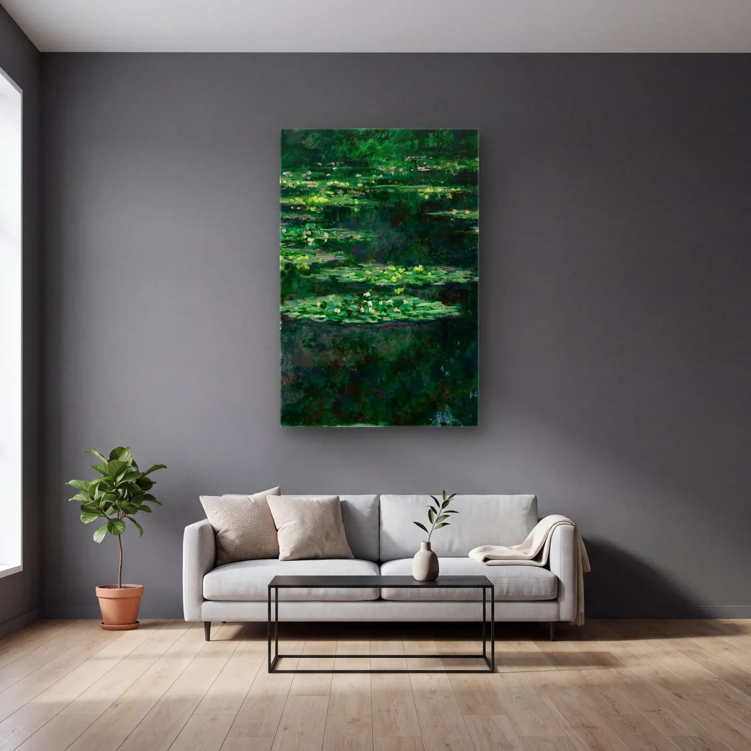 Claude Monet – Waterlilies cam tablo — gri duvarlı salonda