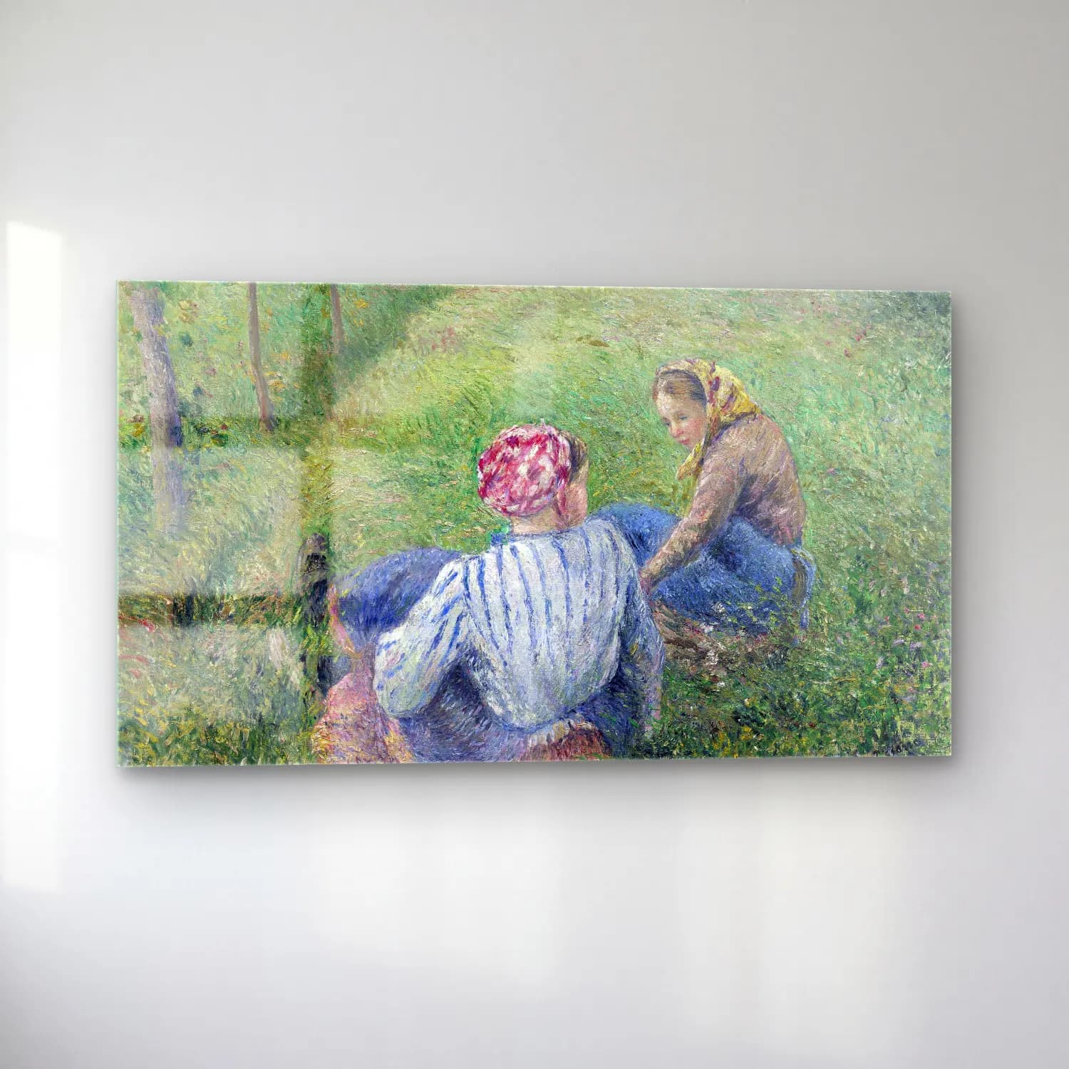 Camille Pissarro – Young Peasant Girls Resting in the Fields near Pontoise cam tablo — sol açıdan görünüm
