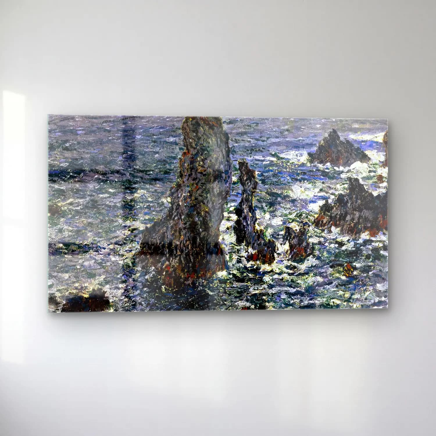 Claude Monet – The Pyramides at Port-Coton cam tablo — sol açıdan görünüm