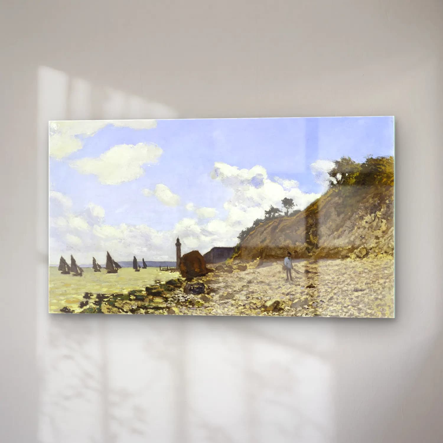 Claude Monet – The Beach at Honfleur – Bej Tonlar cam tablo — sağ açıdan görünüm