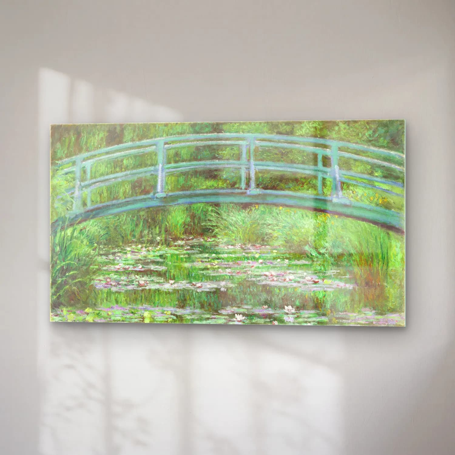 Claude Monet – The Japanese Footbridge – Yeşil Tonlar cam tablo — sağ açıdan görünüm