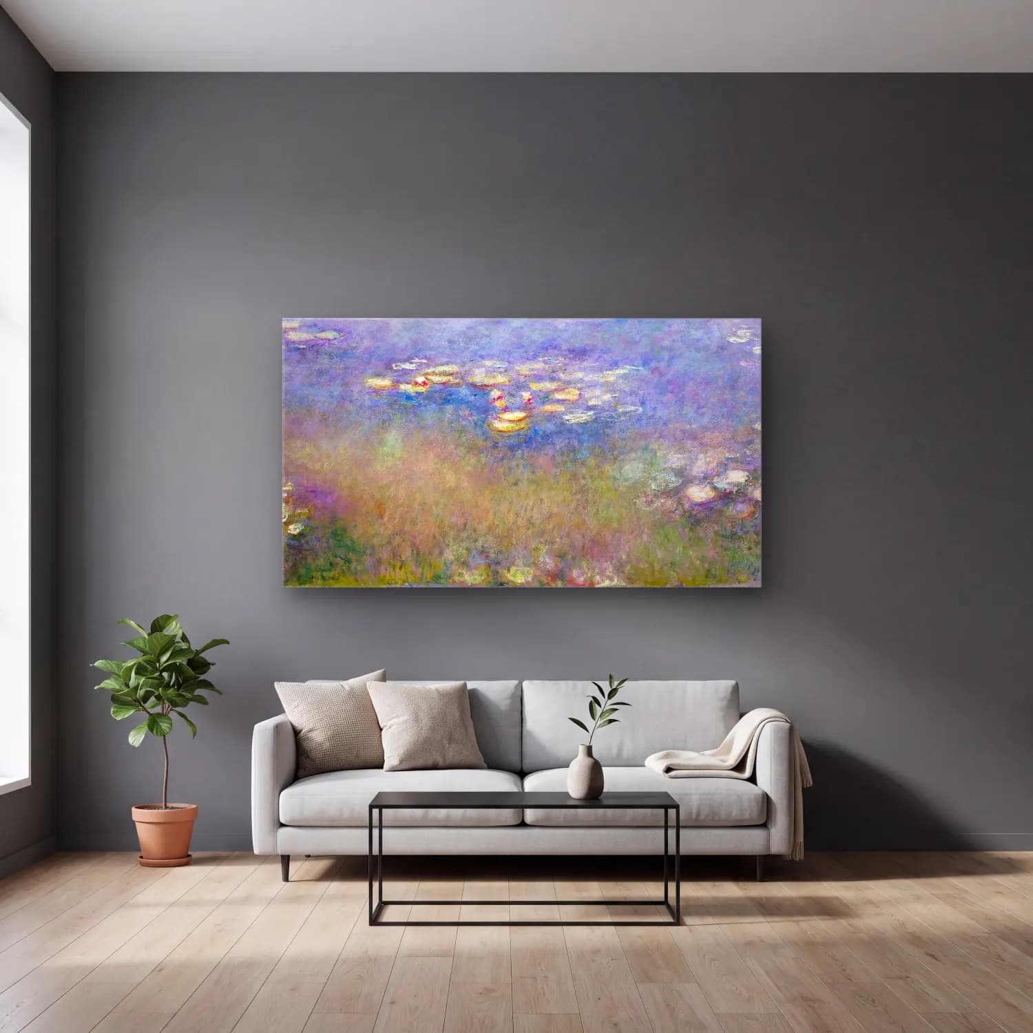 Claude Monet – Water Lilies Agapanthus cam tablo — gri duvarlı salonda