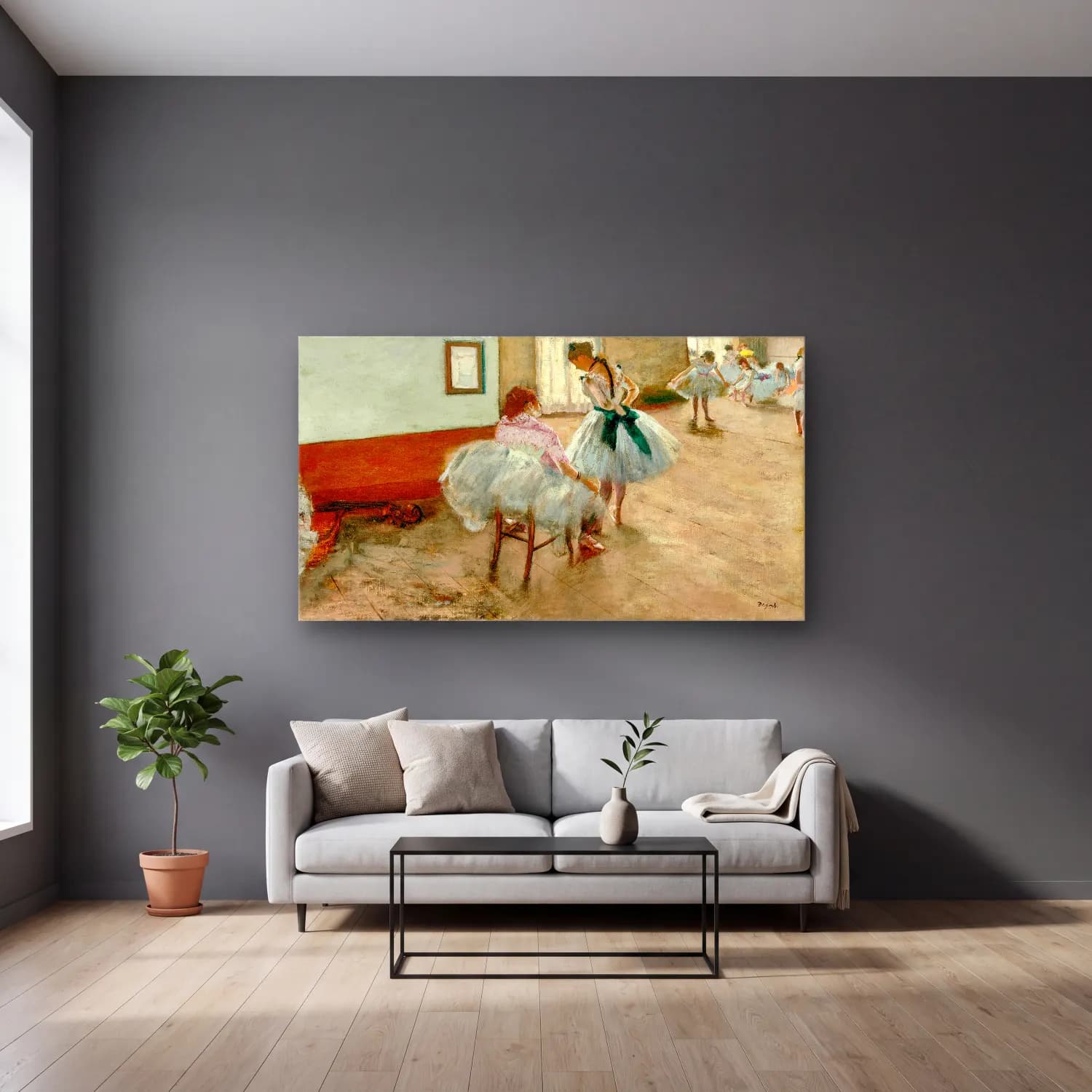 Edgar Degas – Ballet Class cam tablo — gri duvarlı salonda