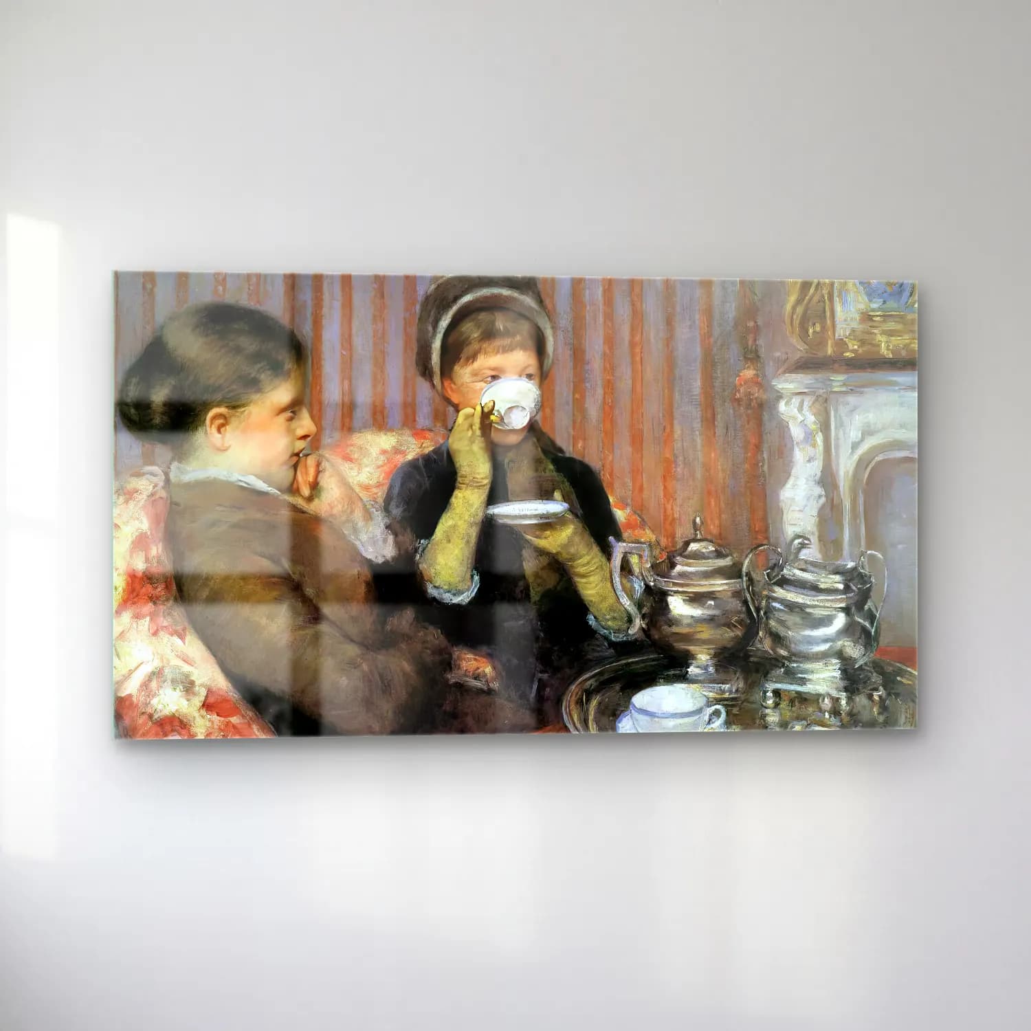 Mary Cassatt – Cassatt, Mary - Five O Clock Tea cam tablo — sol açıdan görünüm