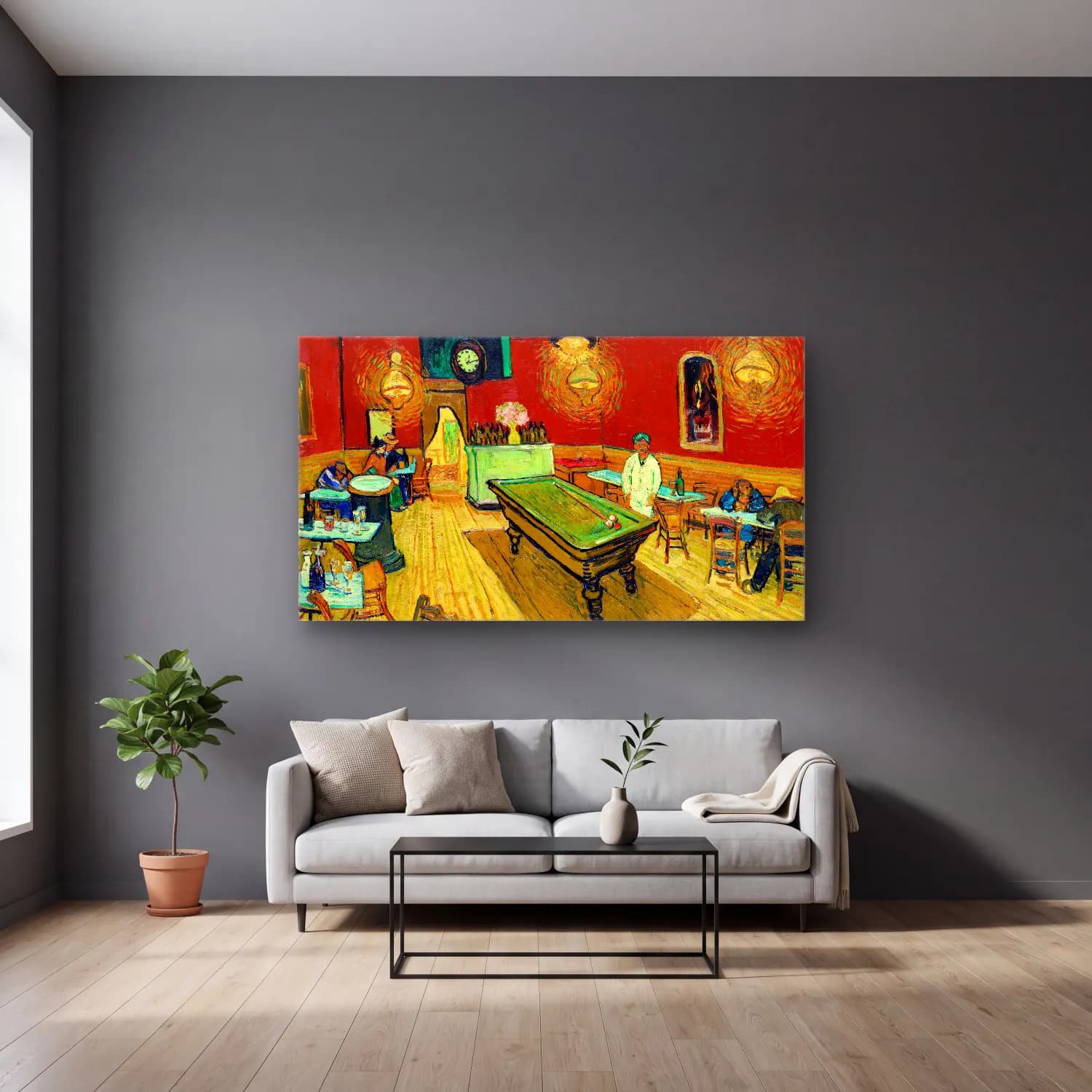Vincent van Gogh – Le café de nuit (The Night Café) cam tablo — gri duvarlı salonda