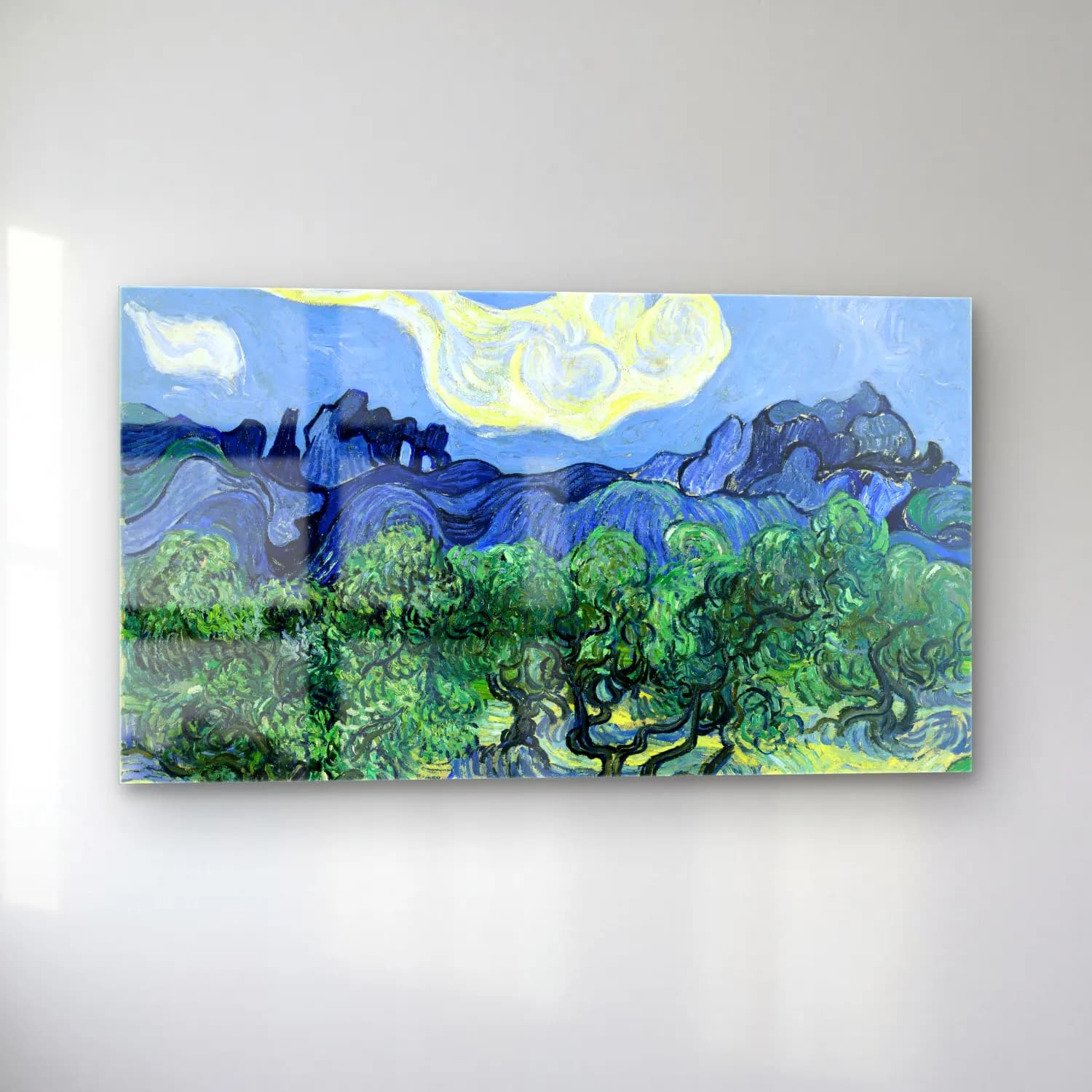 Vincent van Gogh – Olive Trees with the Alpilles in the Background – Mavi Tonlar cam tablo — sol açıdan görünüm