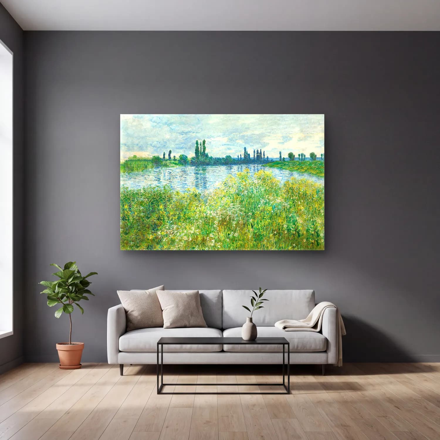 Claude Monet – Kırda Nehir – Yeşil Tonlar cam tablo — gri duvarlı salonda