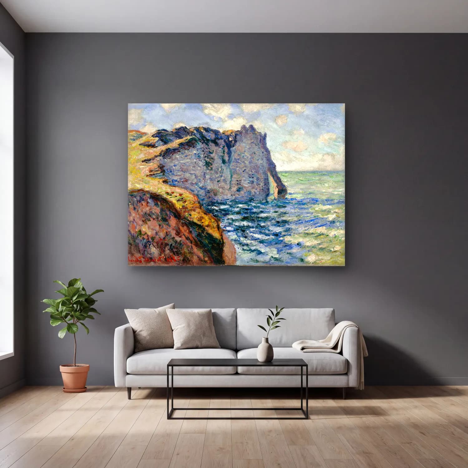 Claude Monet – Dalgalı Sahil – Mavi Tonlar cam tablo — gri duvarlı salonda