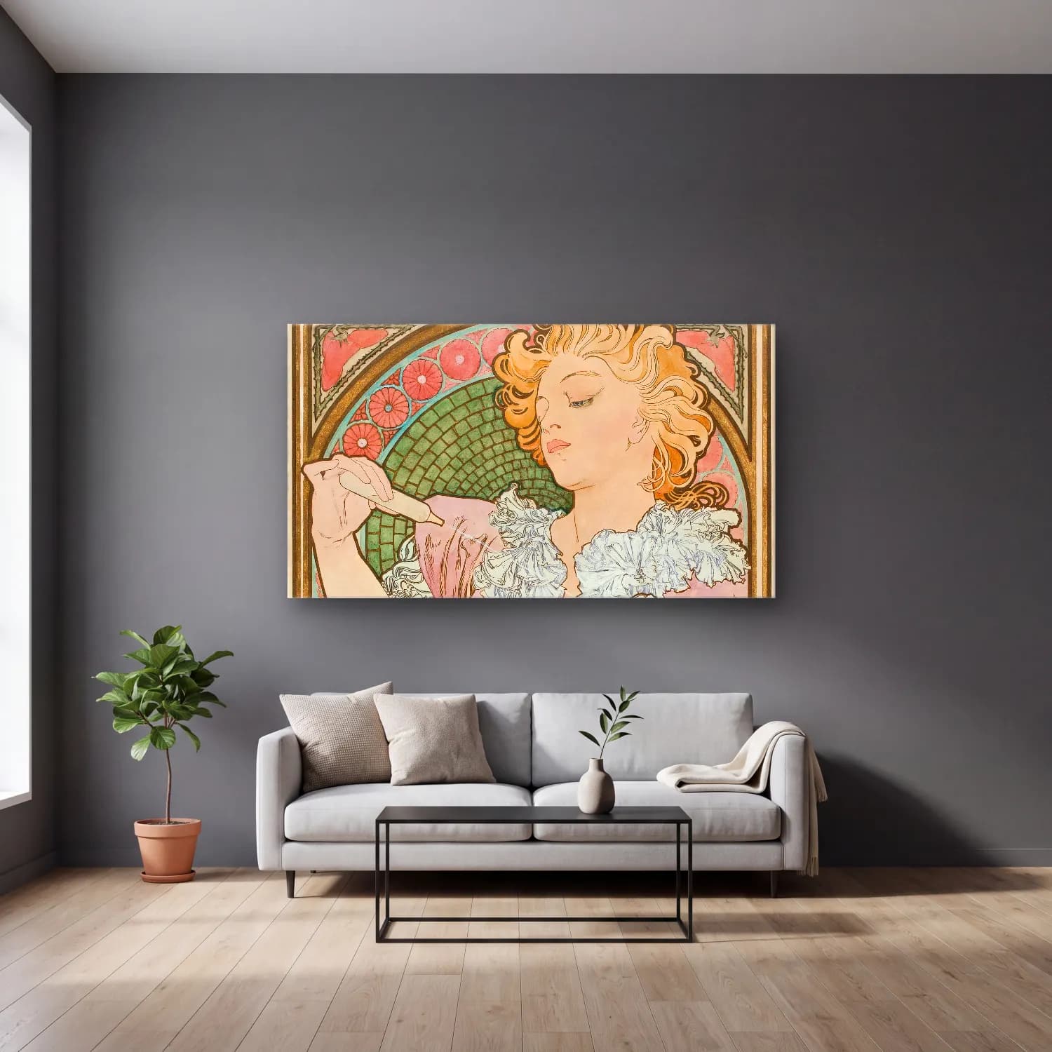 Alphonse Mucha – Lance Parfum “Rodo” cam tablo — gri duvarlı salonda