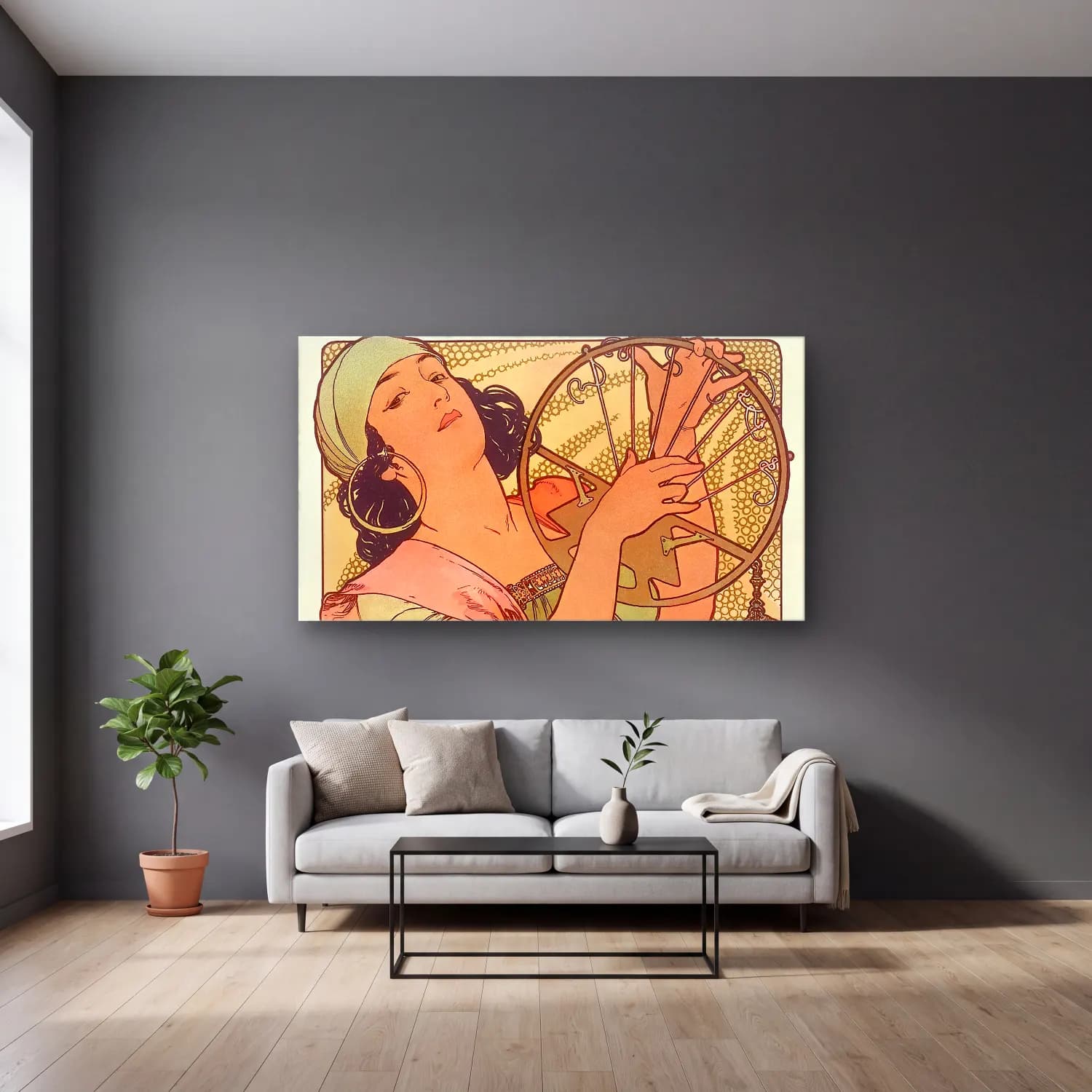 Alphonse Mucha – Salomé cam tablo — gri duvarlı salonda