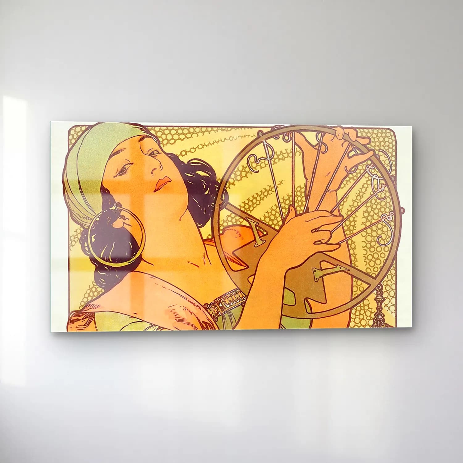 Alphonse Mucha – Salomé cam tablo — sol açıdan görünüm