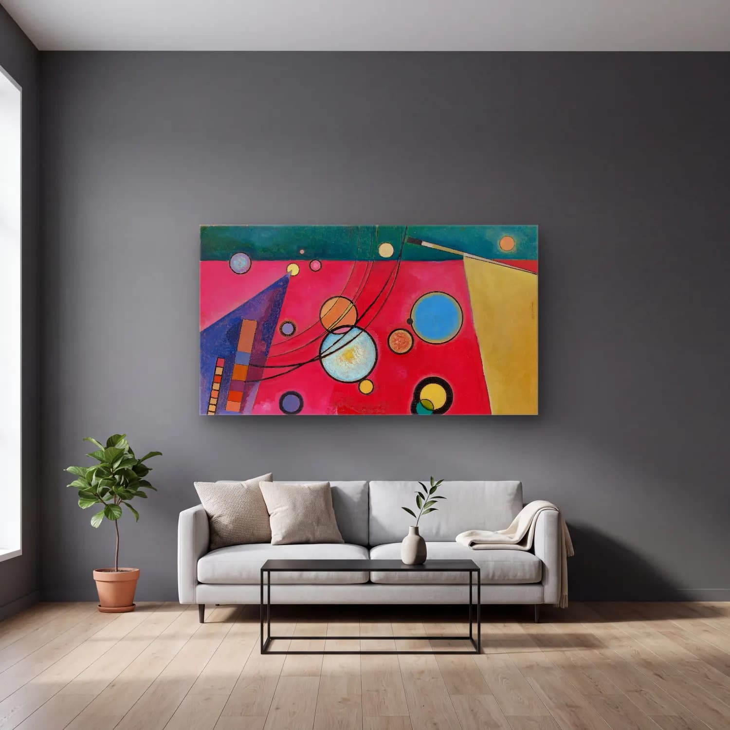 Wassily Kandinsky – Heavy Red cam tablo — gri duvarlı salonda