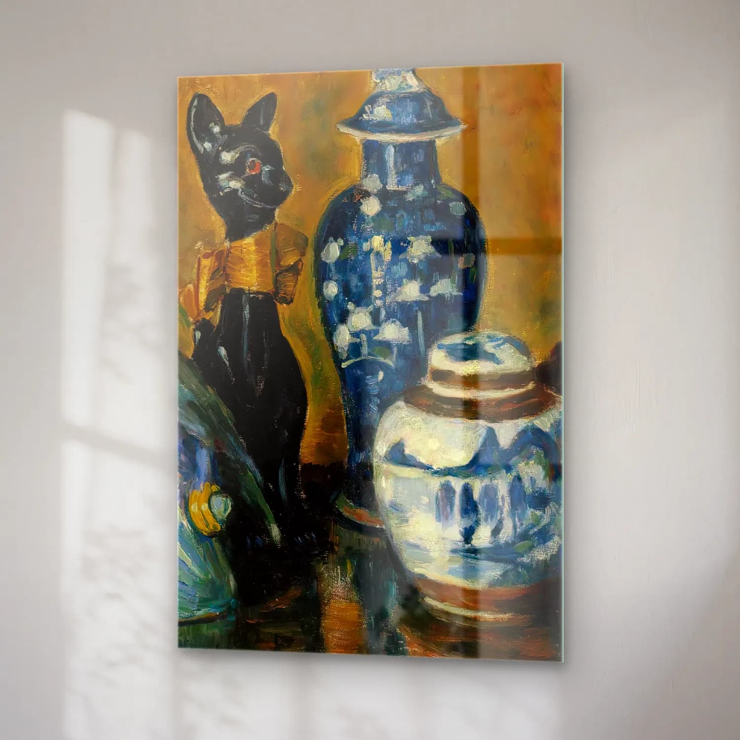 Alfred William Finch – Still Life with Blue Figurines – Mavi Tonlar cam tablo — sağ açıdan görünüm