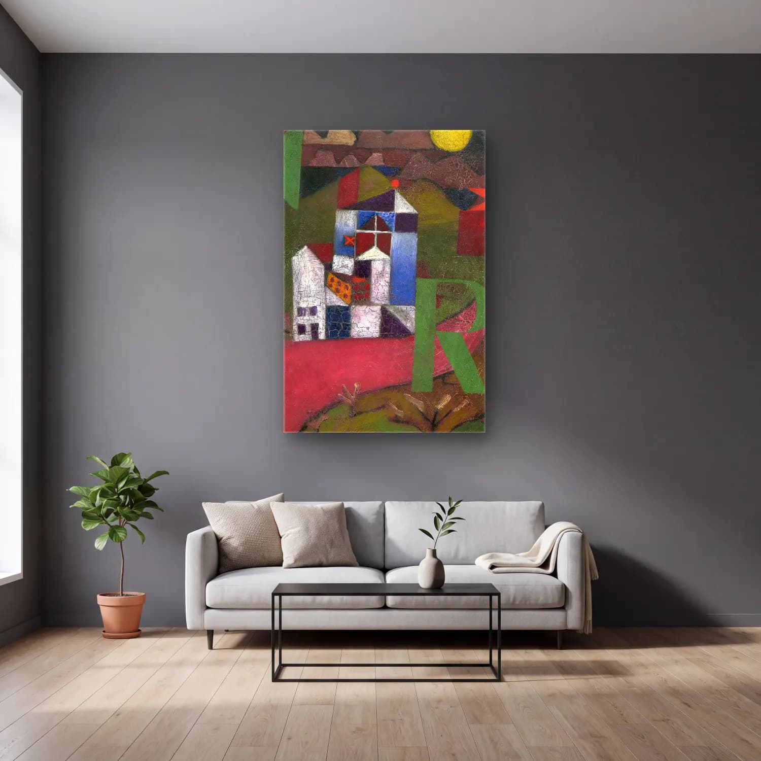 Paul Klee – Villa R cam tablo — gri duvarlı salonda