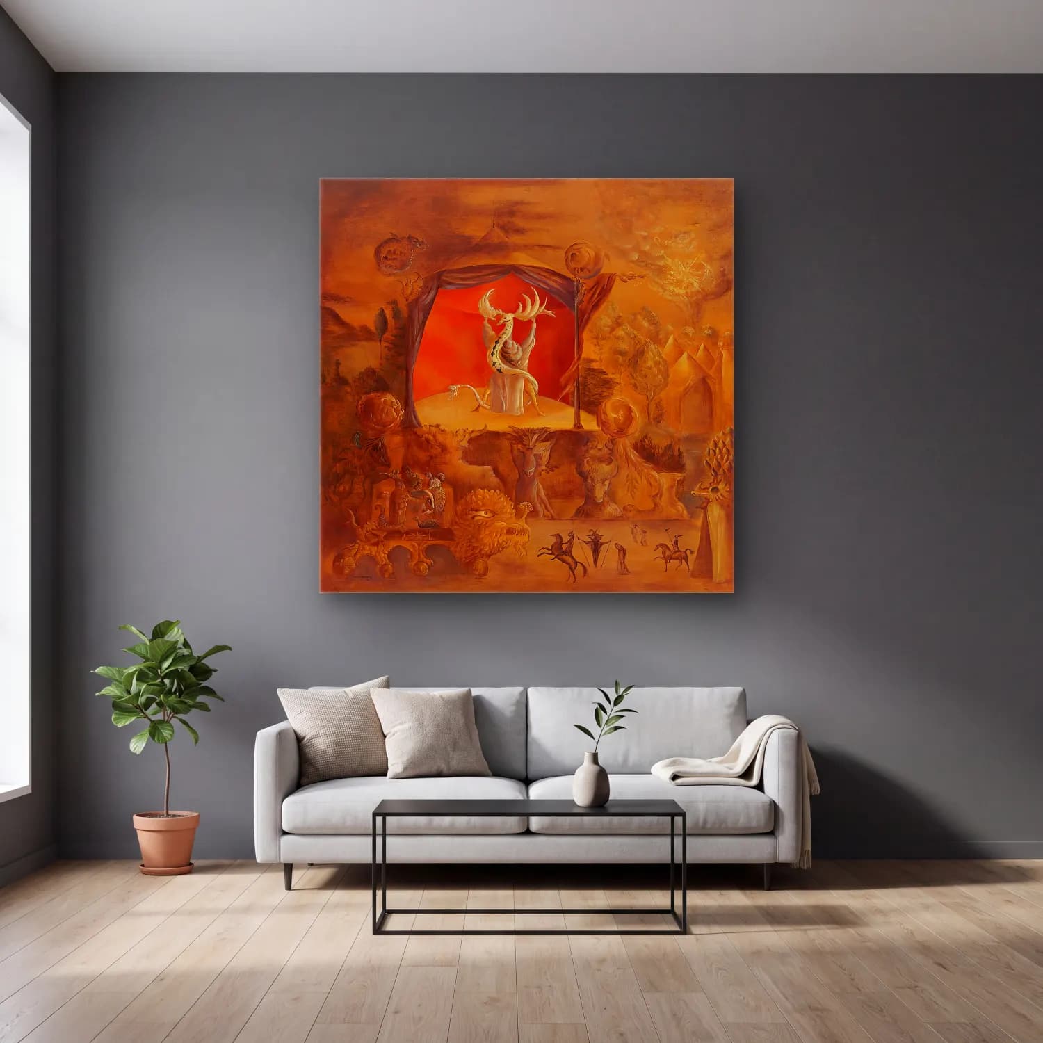 Leonora Carrington – Mitolojik Sahne – Turuncu Tonlar cam tablo — gri duvarlı salonda