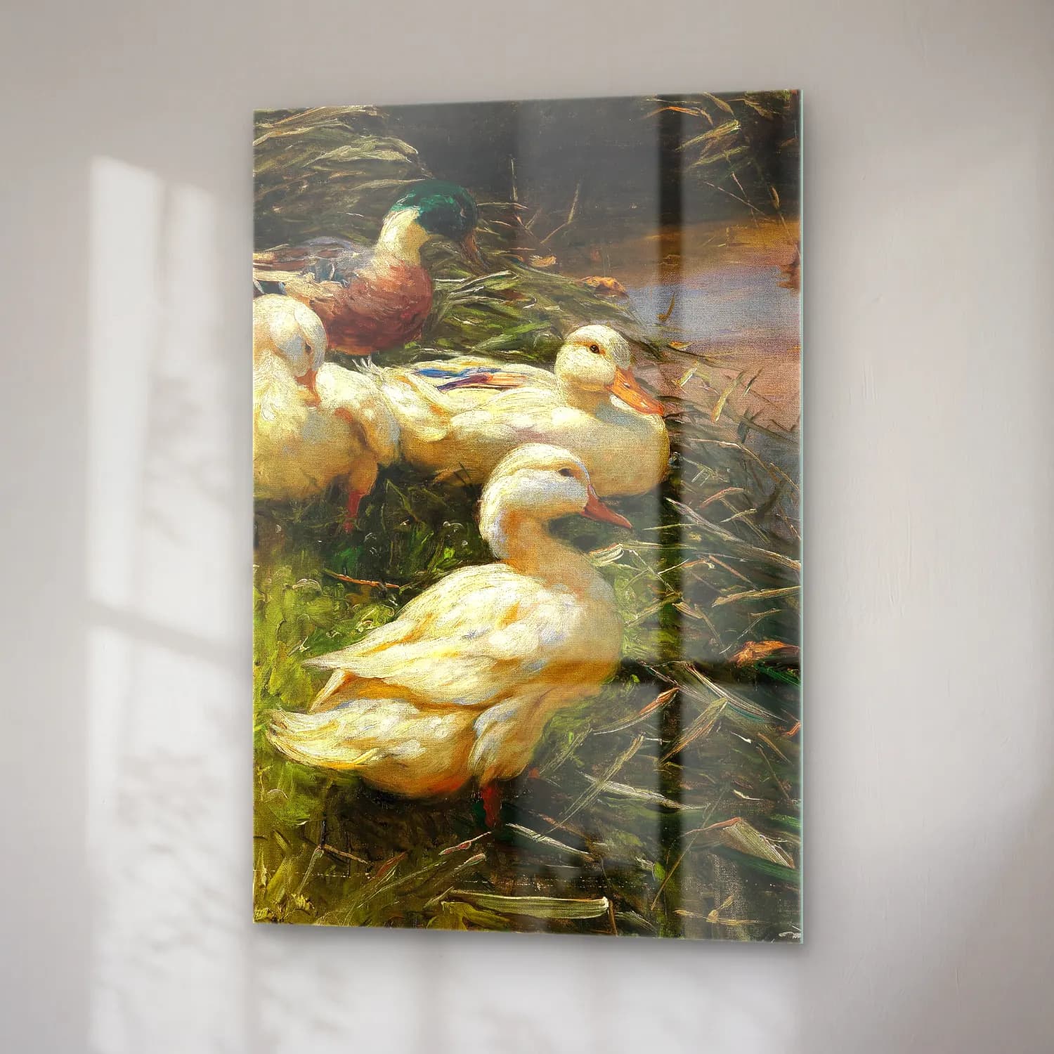 Alexander Koester – Ducks on the Lakeside in Reeds with a Boat – Pastel Tonlar cam tablo — sağ açıdan görünüm