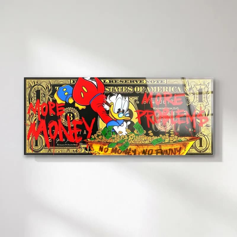More Money More Problems Scrooge cam tablo — Kırmızı grafiti yazılı 1 dolar banknotunda para yığınıyla Scrooge McDuck
