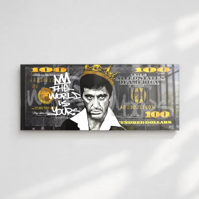 Scarface The World Is Yours Dolar cam tablo — 100 dolar banknotunda taçlı siyah beyaz Tony Montana portresi ve grafiti yazı